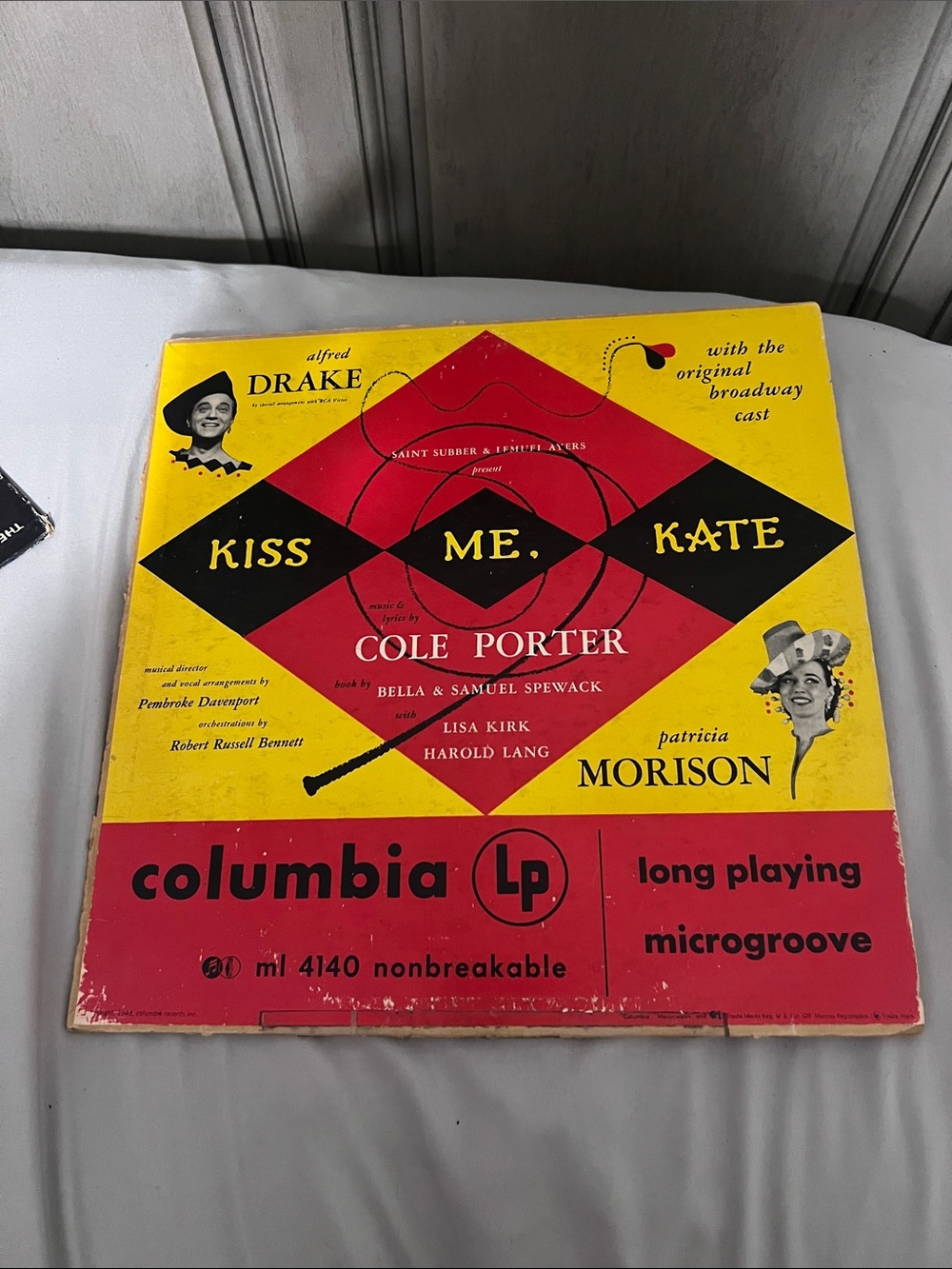 Columbia Kiss Me Kate Album Cover – Bold Yellow & Red Graphic